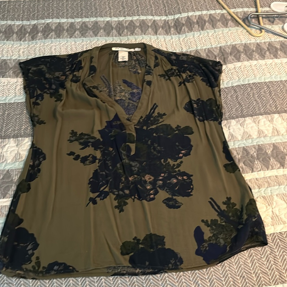 H&M olive and navy floral dress top